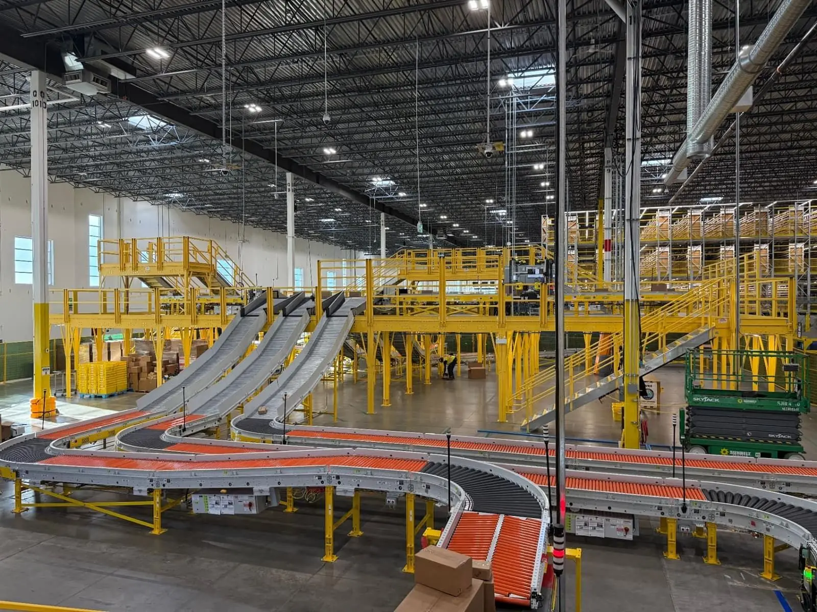 Large-scale conveyor and mezzanine system installation by MTLI