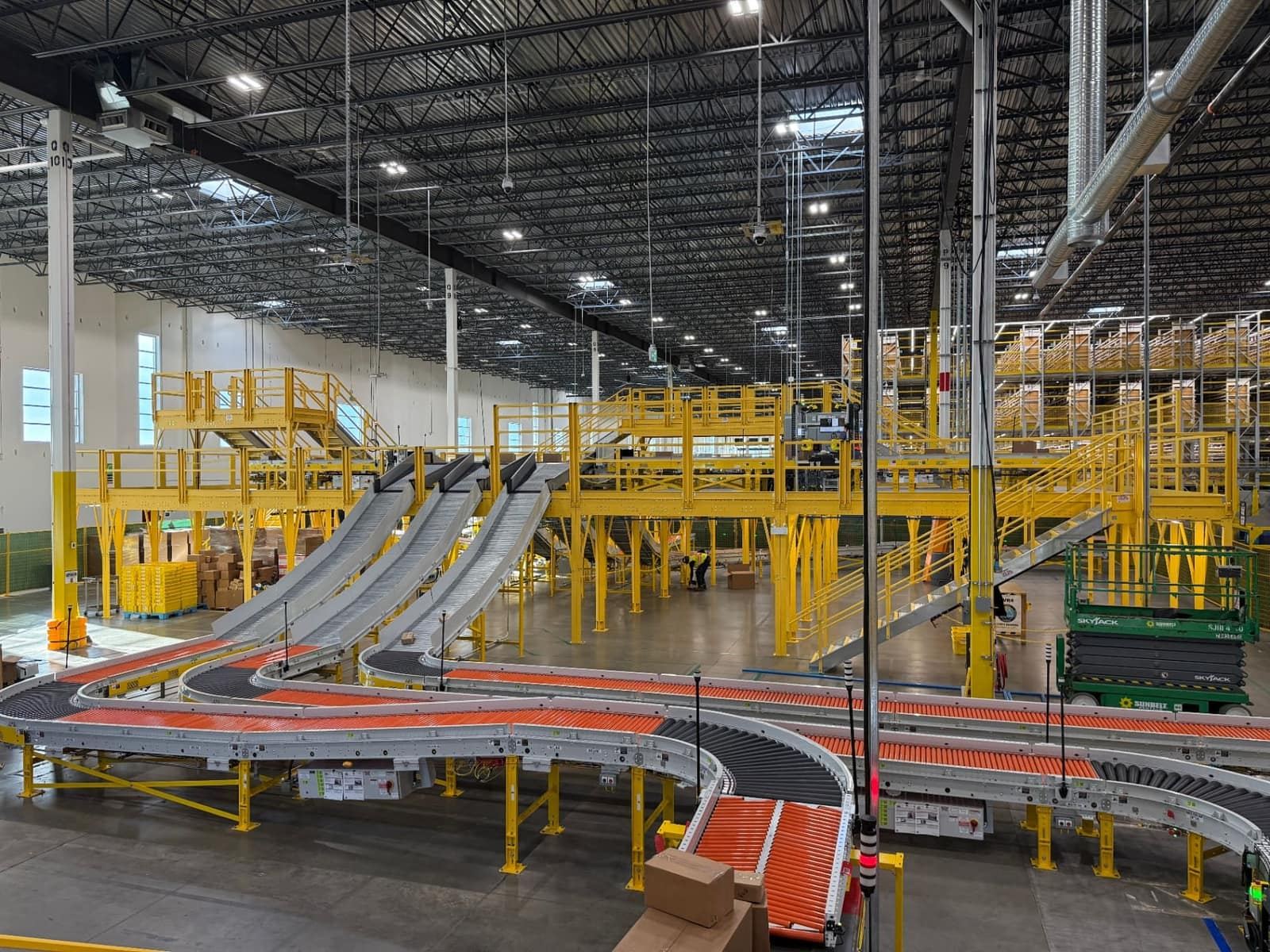 Large-scale conveyor and mezzanine system installation by MTLI